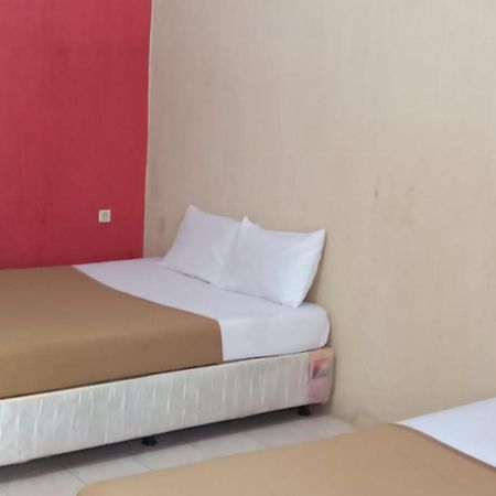 Hotel Nirwana Situbondo Redpartner Banyuanget Eksteriør billede